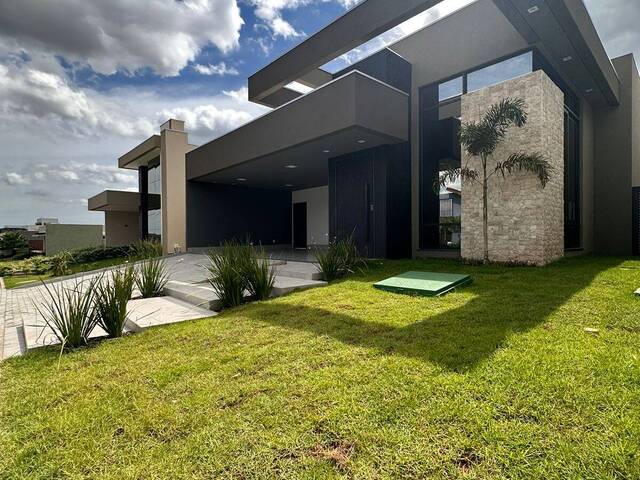 #168 - Casa em condomínio para Venda em Cuiabá - MT