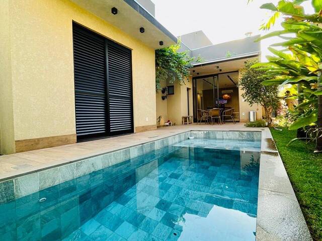 #425 - Casa em condomínio para Venda em Cuiabá - MT