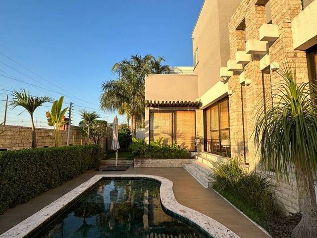 #483 - Casa em condomínio para Venda em Cuiabá - MT