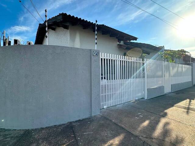Casa para Venda em Várzea Grande - 2