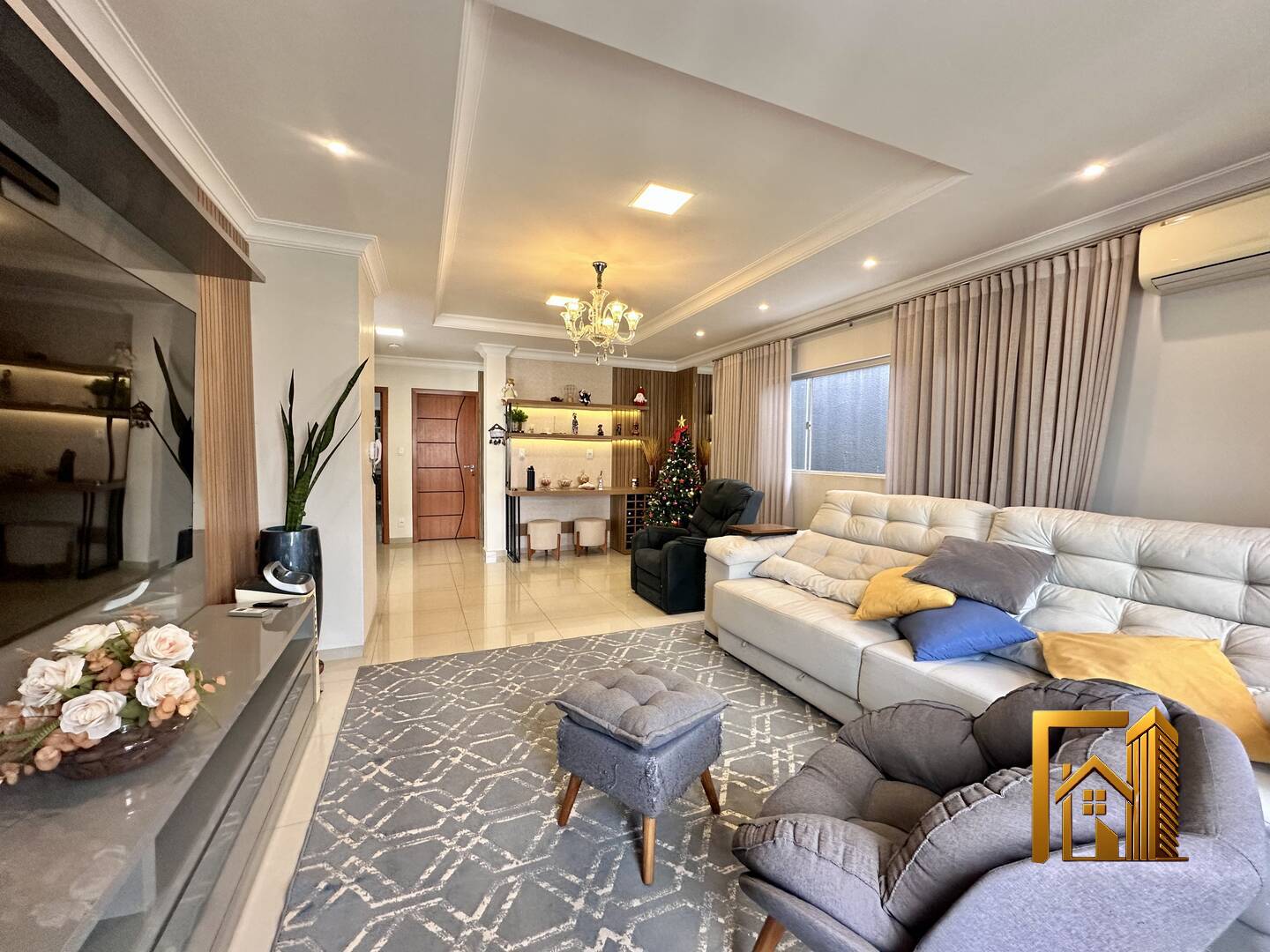 Casa, 4 quartos, 268 m² - Foto 1