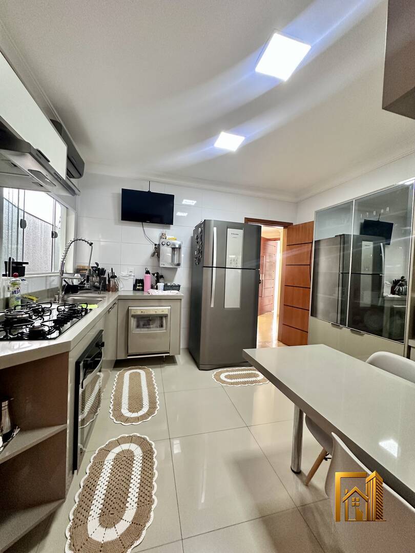 Casa, 4 quartos, 268 m² - Foto 32
